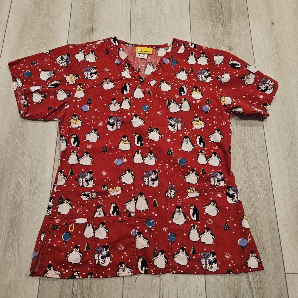 WonderWink Christmas scrubs, penguins, red, XS.